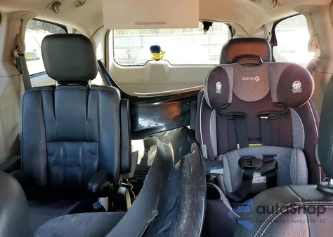 2015 Chrysler Town & Country Touring z USA, uszkodzony, nr VIN 2C4RC1BG6FR601426